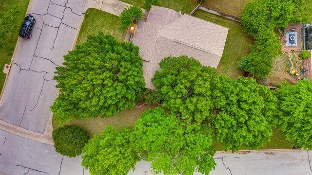 1041 S Riverside Drive, Grapevine, TX 76051