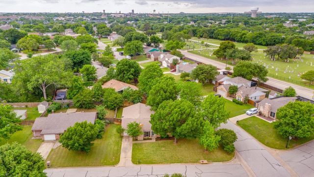 1041 S Riverside Drive, Grapevine, TX 76051