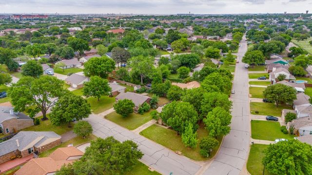 1041 S Riverside Drive, Grapevine, TX 76051