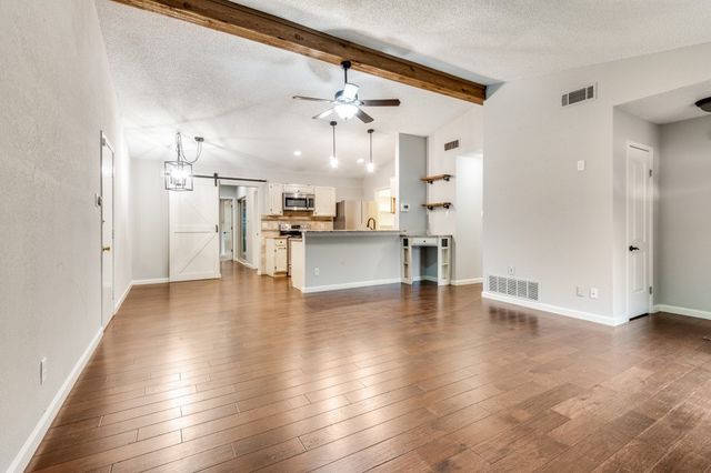 1041 S Riverside Drive, Grapevine, TX 76051