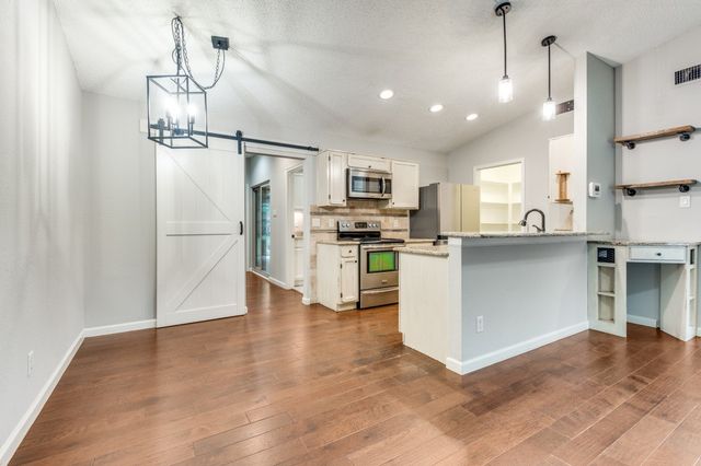 1041 S Riverside Drive, Grapevine, TX 76051