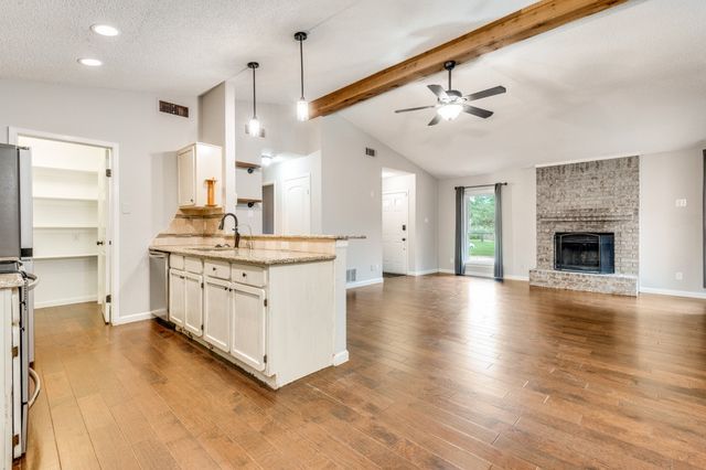 1041 S Riverside Drive, Grapevine, TX 76051