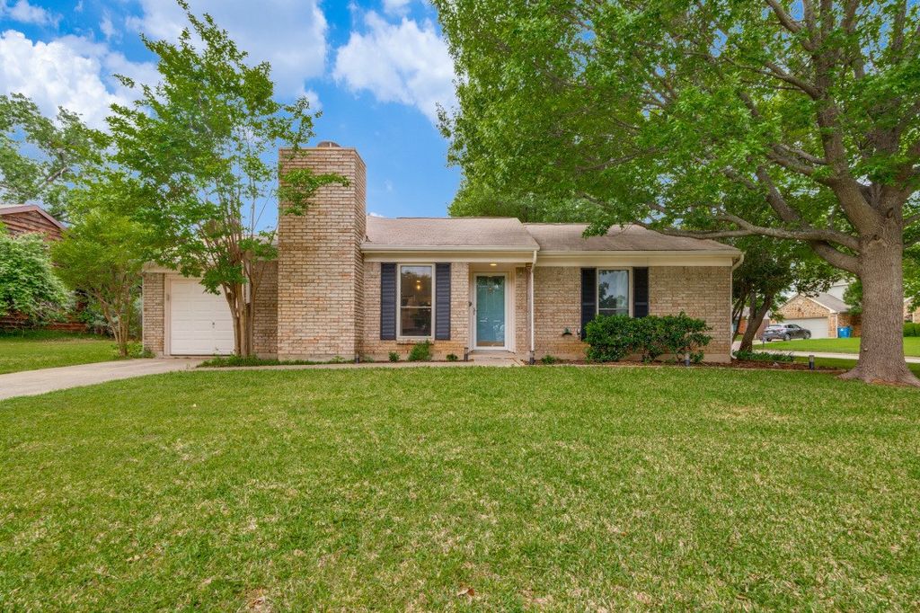 1041 S Riverside Drive, Grapevine, TX 76051