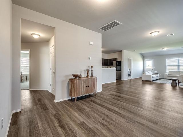 9949 Rattlesnake Lane, Yukon, OK 73099