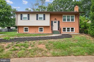 7402 FORRESTER LN, Manassas, VA 20109