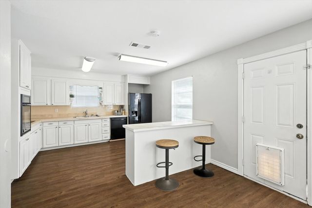 200 Arcadia Street, Hurst, TX 76053