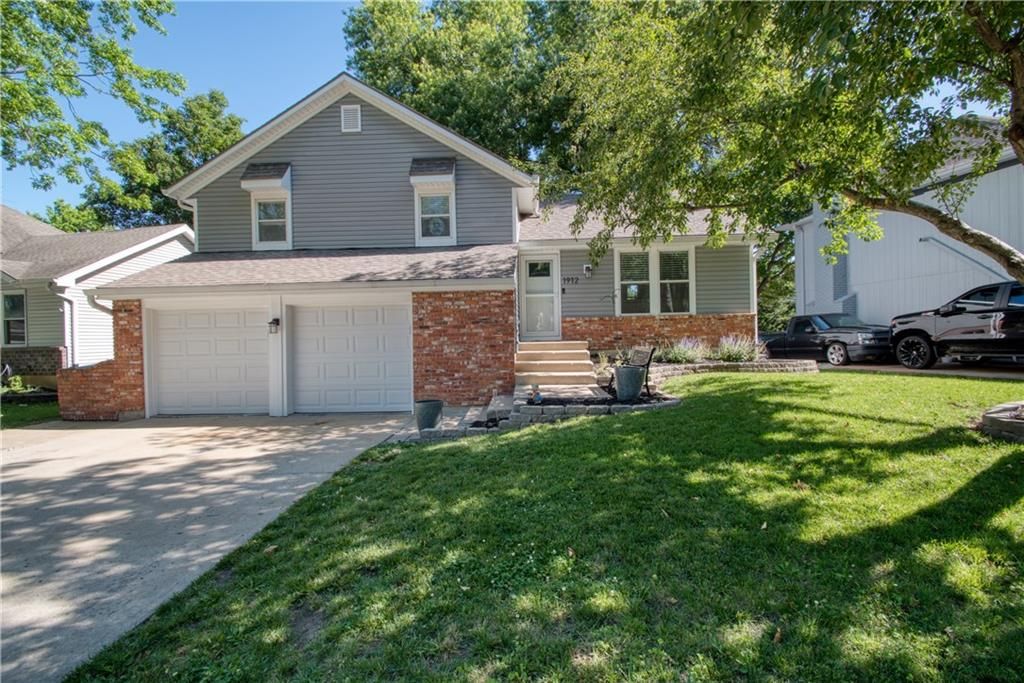 1912 E Mohawk Circle, Olathe, KS 66062