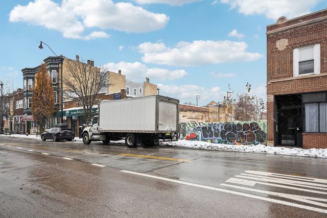 3212 W Armitage Avenue, Chicago, IL 60647