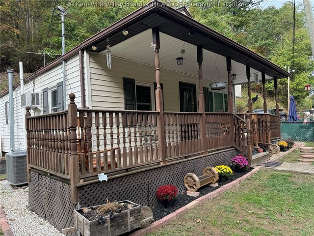 736 Mile Fork Road, Charleston, WV 25312