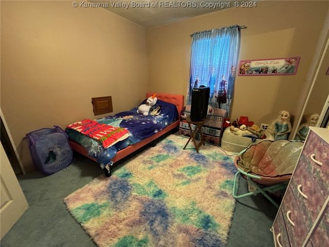 736 Mile Fork Road, Charleston, WV 25312