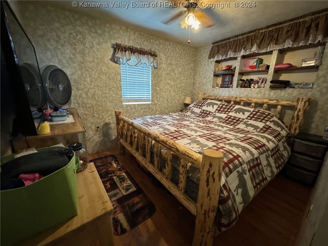 736 Mile Fork Road, Charleston, WV 25312