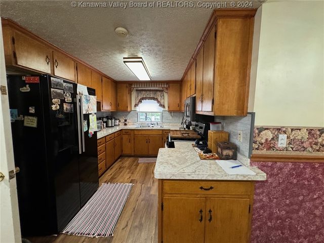 736 Mile Fork Road, Charleston, WV 25312