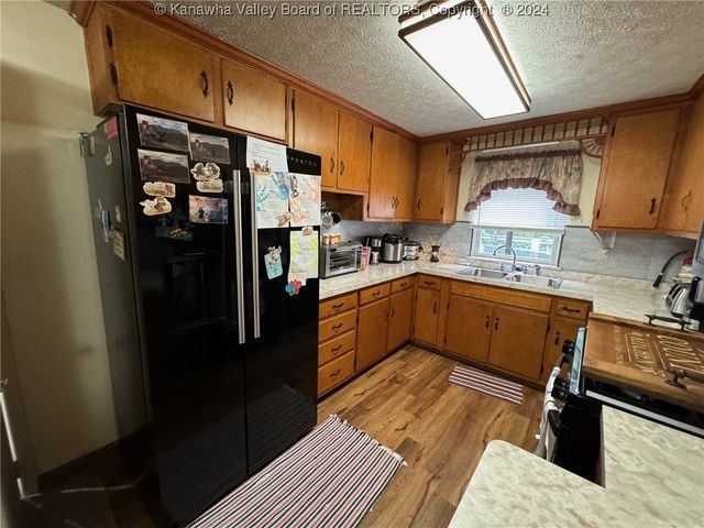 736 Mile Fork Road, Charleston, WV 25312