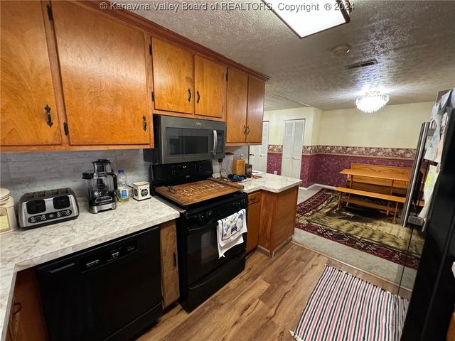 736 Mile Fork Road, Charleston, WV 25312