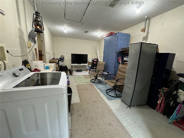 736 Mile Fork Road, Charleston, WV 25312