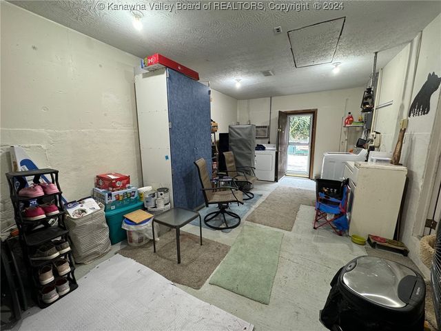 736 Mile Fork Road, Charleston, WV 25312