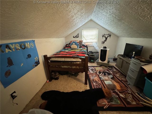 736 Mile Fork Road, Charleston, WV 25312