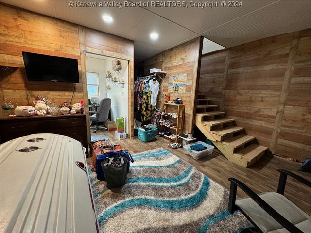 736 Mile Fork Road, Charleston, WV 25312