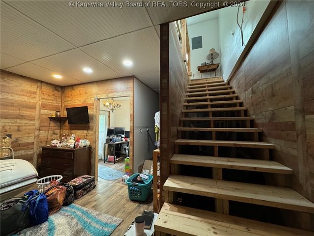 736 Mile Fork Road, Charleston, WV 25312