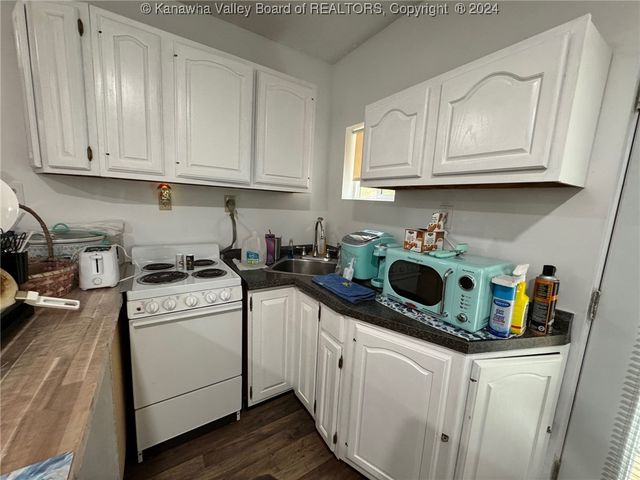 736 Mile Fork Road, Charleston, WV 25312