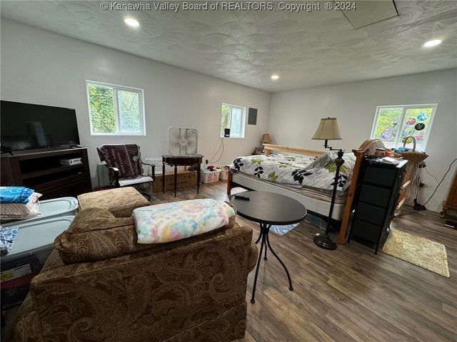 736 Mile Fork Road, Charleston, WV 25312