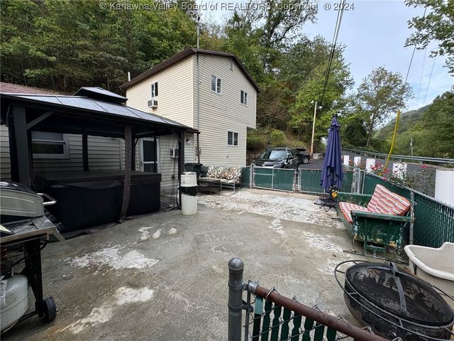 736 Mile Fork Road, Charleston, WV 25312