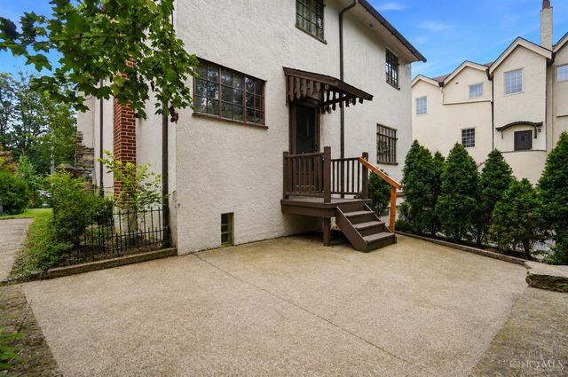 2956 Linwood Avenue, Cincinnati, OH 45208