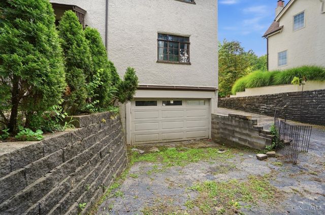 2956 Linwood Avenue, Cincinnati, OH 45208