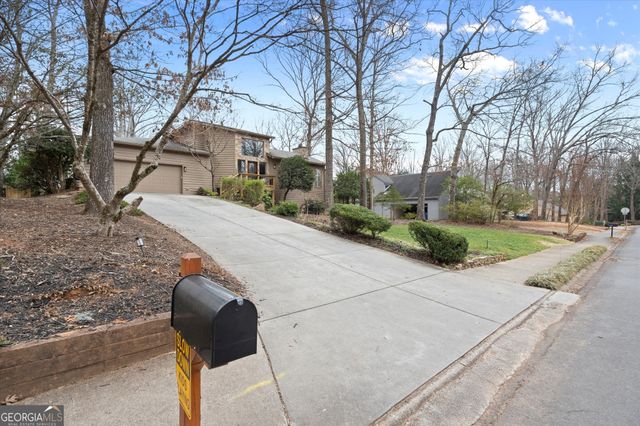 4240 Loch Highland Parkway NE, Roswell, GA 30075