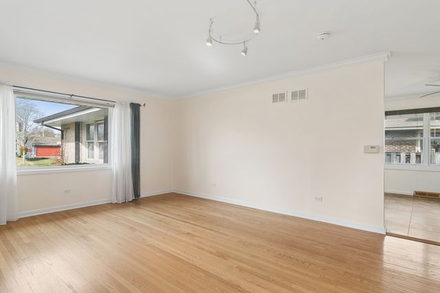 1119 S Pine Avenue, Arlington Heights, IL 60005