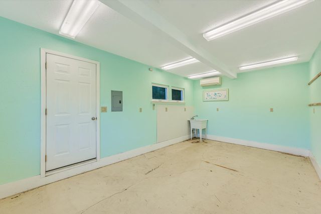 222 Peabody PL, Dripping Springs, TX 78620
