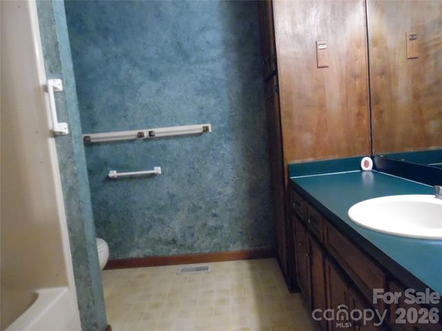 1453 Marshbrooke Lane, Catawba, NC 28609
