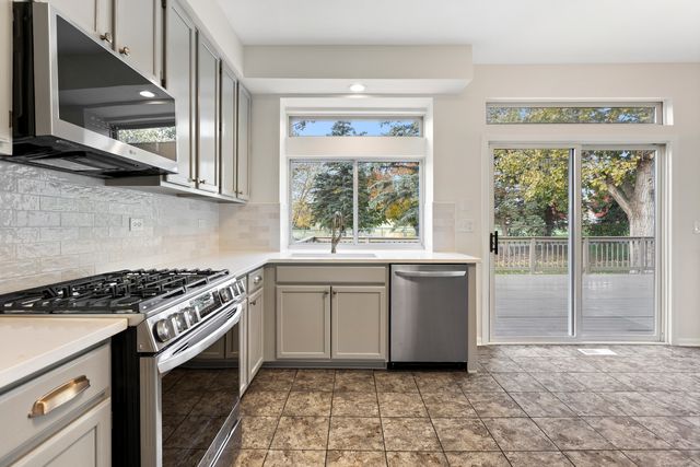 1133 Heavens Gate Drive, Lake In The Hills, IL 60156