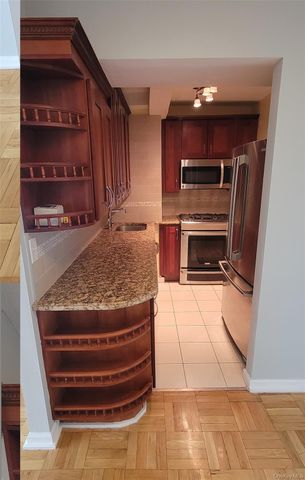 107-40 Queens Boulevard 11L, Forest Hills, NY 11375