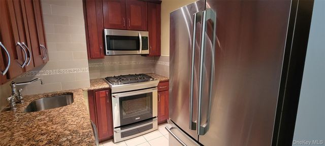 107-40 Queens Boulevard 11L, Forest Hills, NY 11375