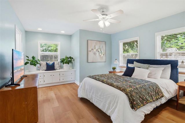 1349 78TH AVENUE N, St Petersburg, FL 33702