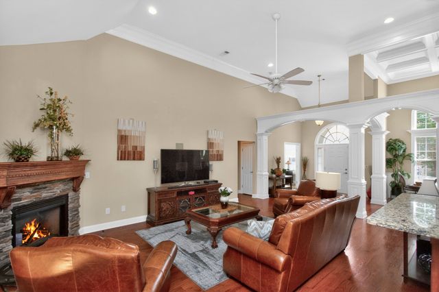 1027 Berkshire Blvd, Mount Juliet, TN 37122