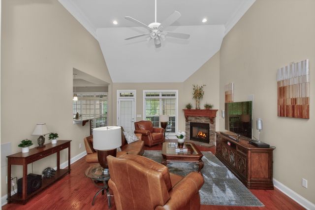 1027 Berkshire Blvd, Mount Juliet, TN 37122