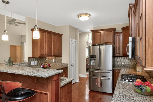 1027 Berkshire Blvd, Mount Juliet, TN 37122