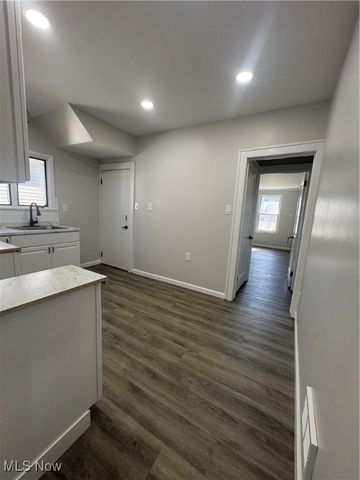 537 W Ravenwood Avenue, Youngstown, OH 44511