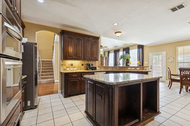 1200 Cedar Valley Drive, Irving, TX 75063