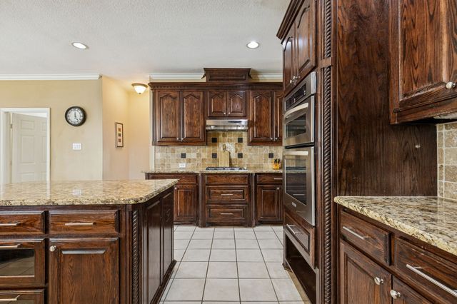 1200 Cedar Valley Drive, Irving, TX 75063