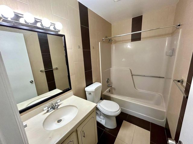 7931 Southgate Boulevard E8, North Lauderdale, FL 33068