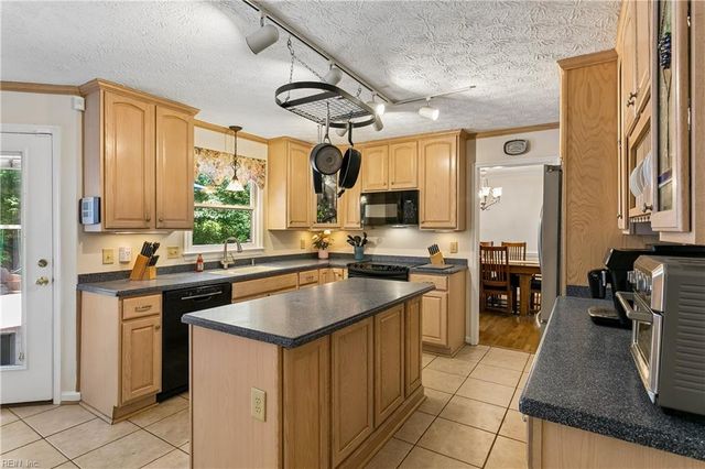 101 Cranwood CT, Yorktown, VA 23693