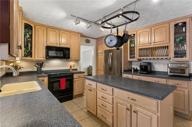 101 Cranwood CT, Yorktown, VA 23693
