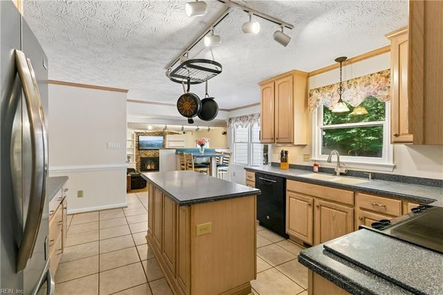 101 Cranwood CT, Yorktown, VA 23693