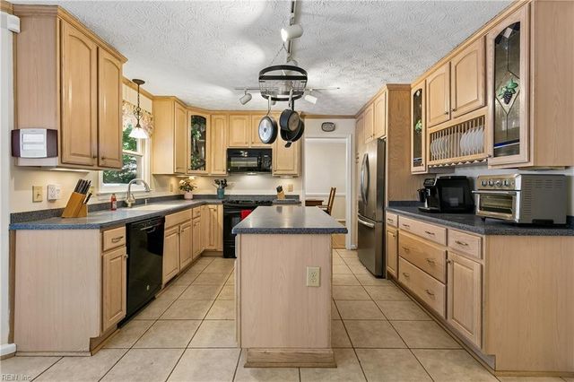 101 Cranwood CT, Yorktown, VA 23693