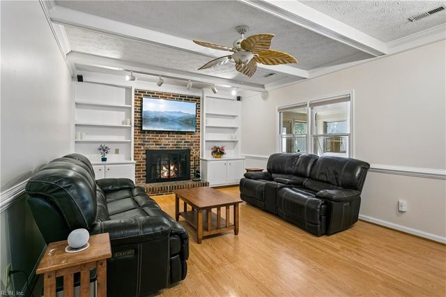 101 Cranwood CT, Yorktown, VA 23693