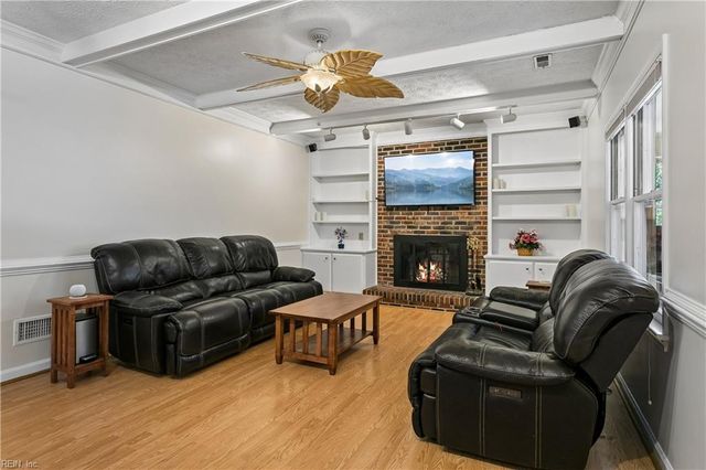 101 Cranwood CT, Yorktown, VA 23693