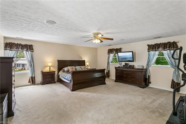 101 Cranwood CT, Yorktown, VA 23693
